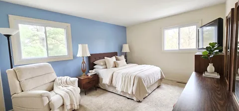 905 Nottingham Lane, Crystal Lake, IL 60014