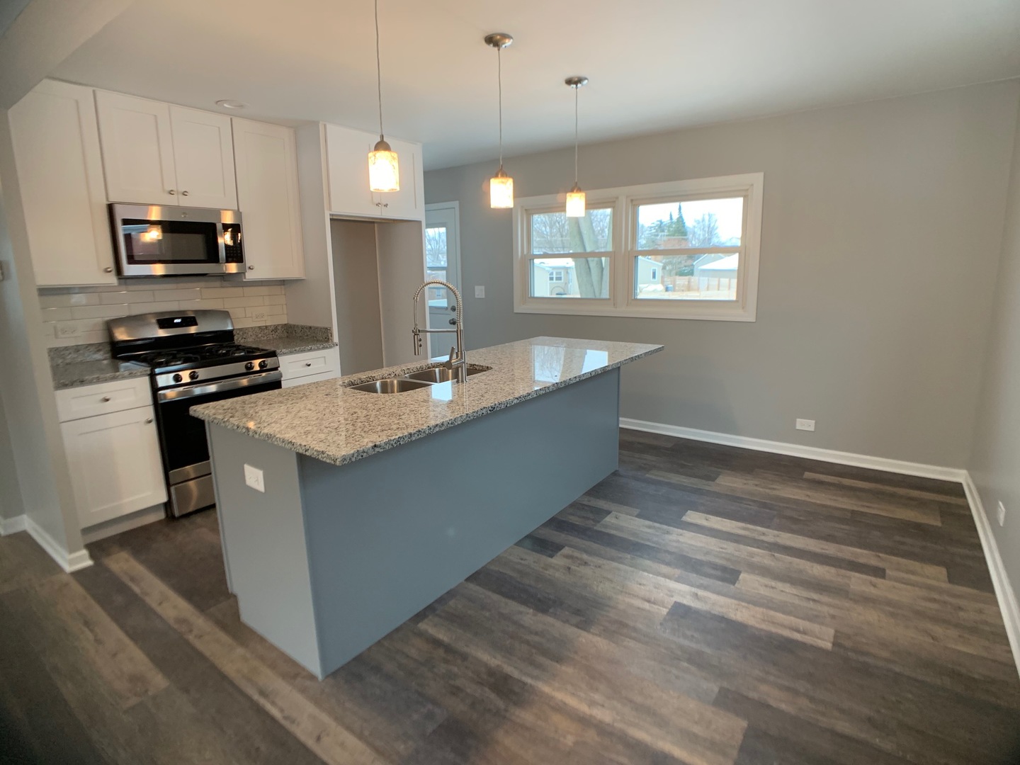 465 Glendale Road Buffalo Grove, IL 60089 - Photo 3 of 20