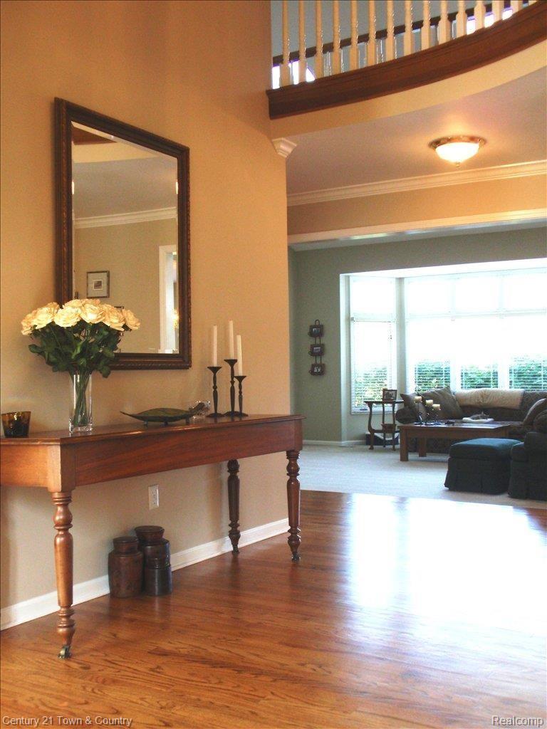 296 Oakbridge Drive Rochester, MI 48306 - Photo 7 of 24 Two Story Foyer
