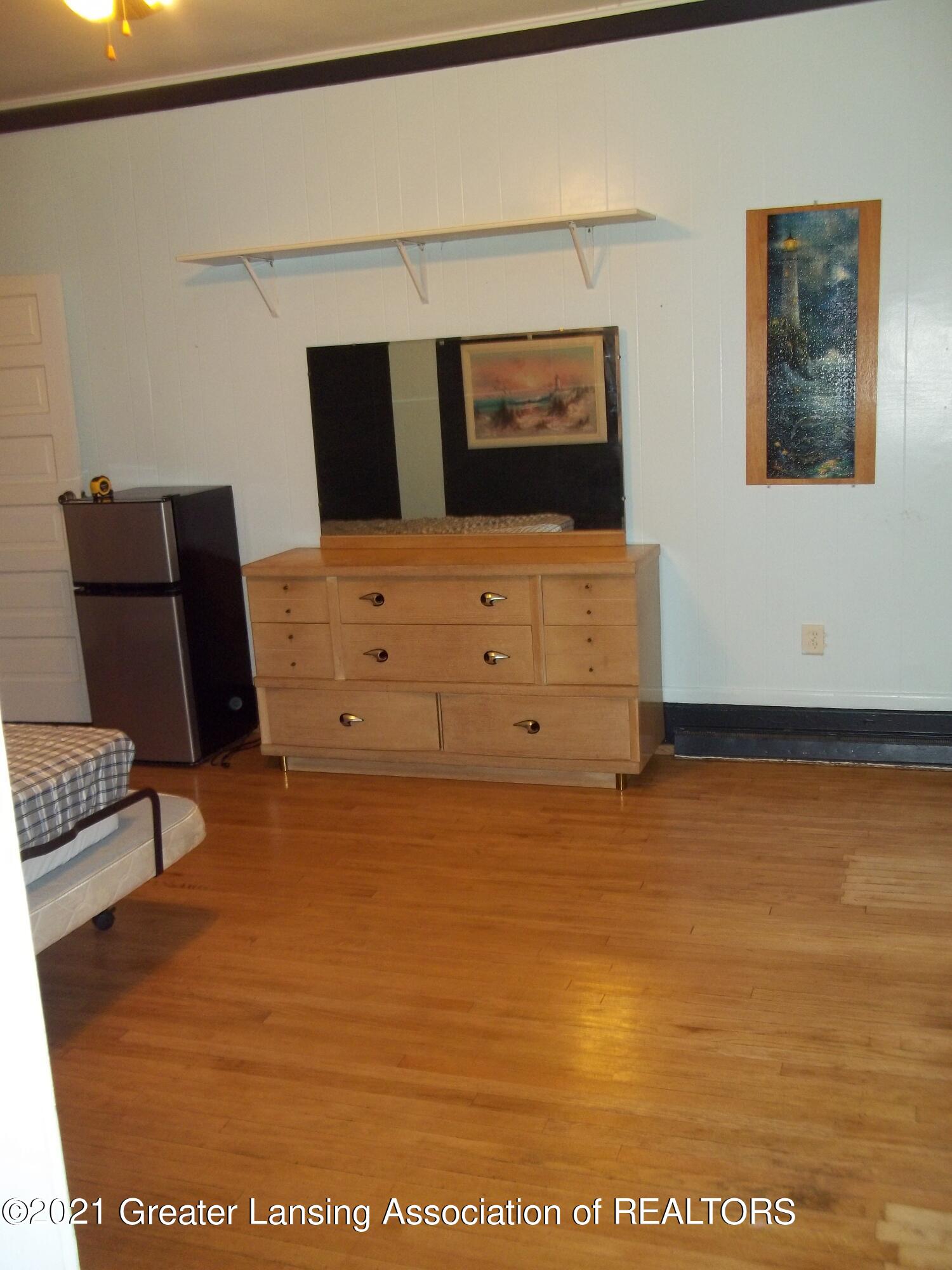 226 South Main Street Perry, MI 48872 - Photo 14 of 36 100_4014
