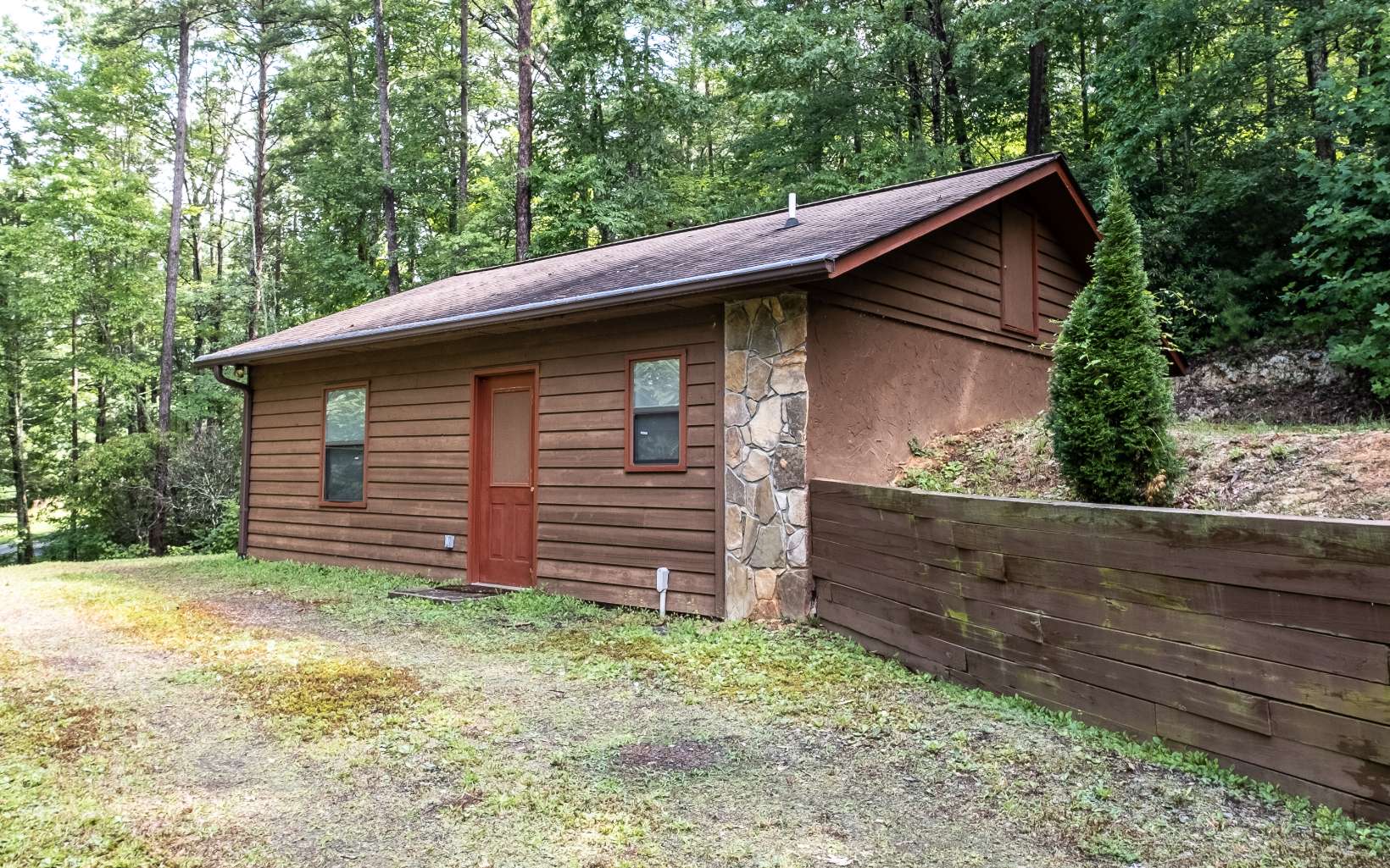 628 Sandy Gap Road Murphy, NC 28906 - Photo 52 of 58 a backyard of a house with lots of green space
