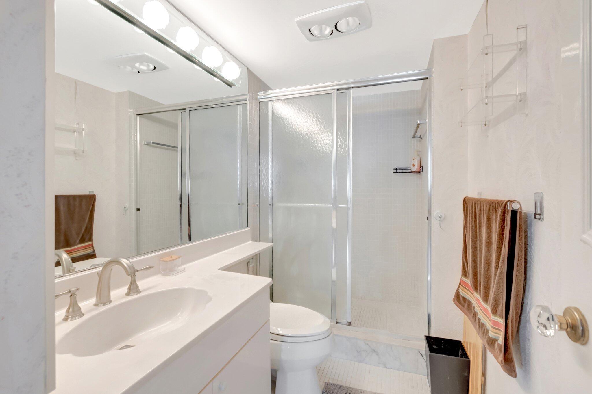 2121 North Ocean Boulevard, Unit 801W Boca Raton, FL 33431 - Photo 17 of 30 Guest Bath