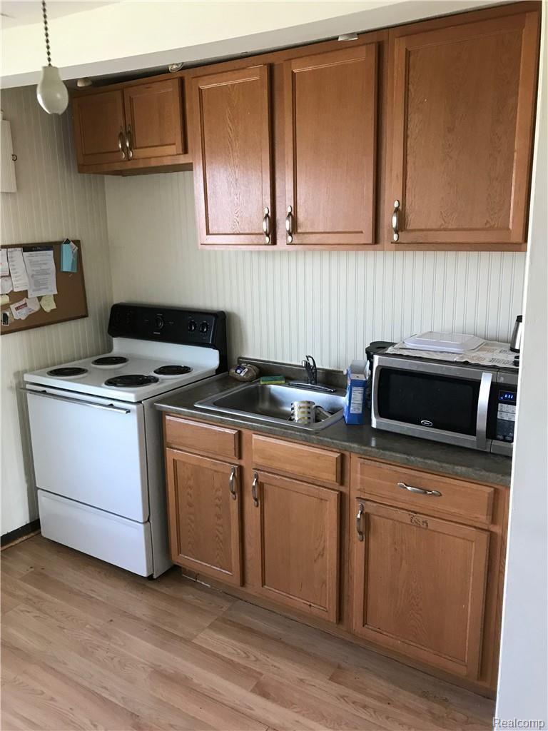 2034 John R Road Troy, MI 48083 - Photo 2 of 11 IMG_0239 (1).jpg