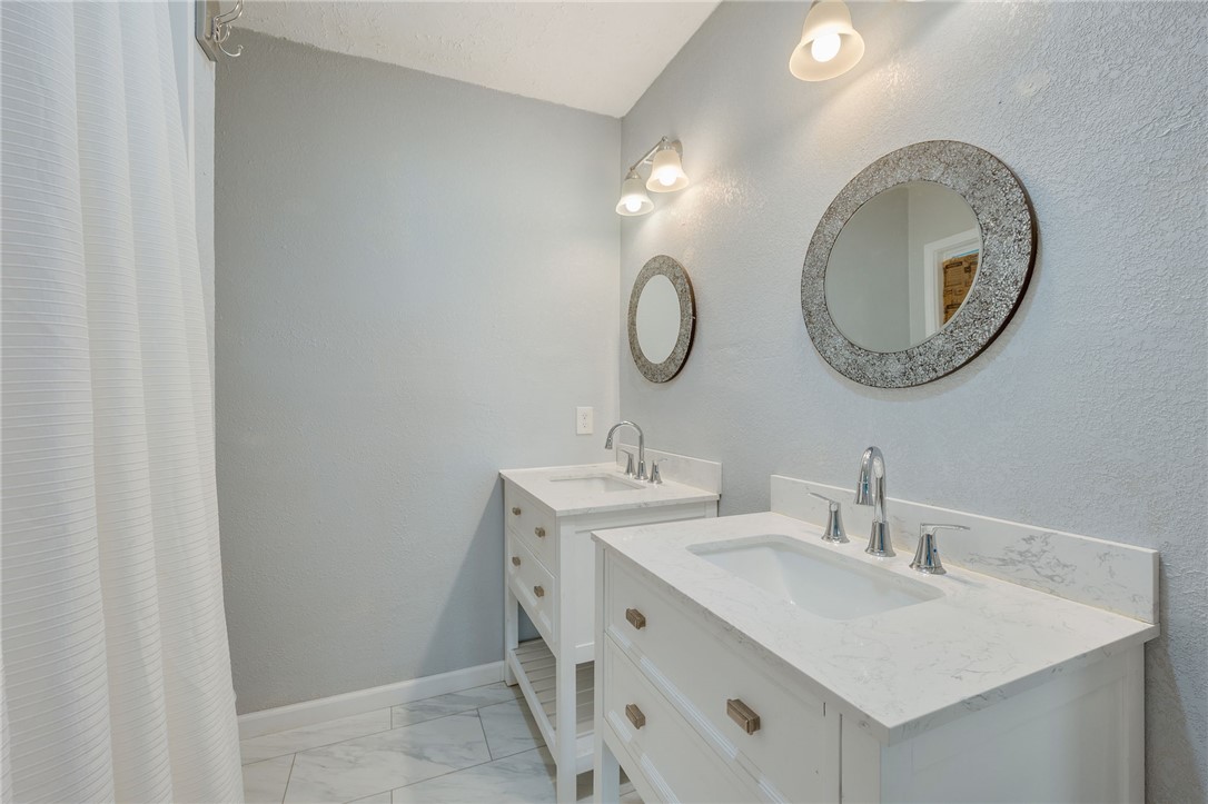 401 East 3rd Street Hearne, TX 77859 - Photo 18 of 25 a bathroom with a sink and a mirror