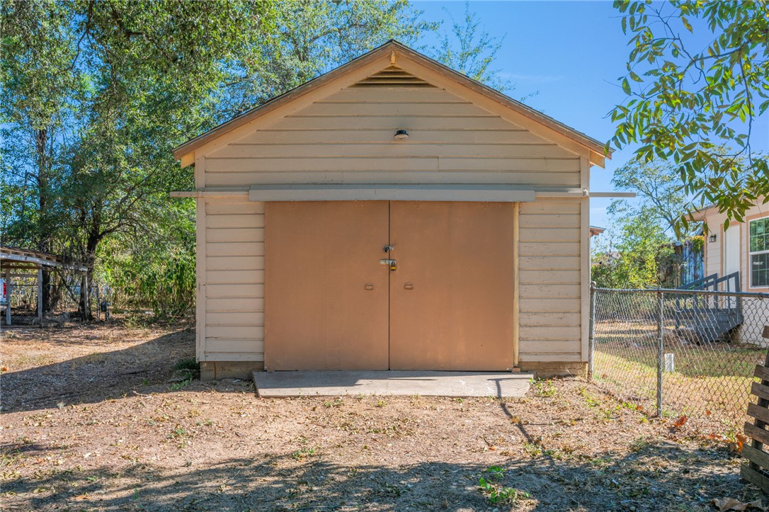 401 East 3rd Street Hearne, TX 77859 - Photo 25 of 25 a front view of a house