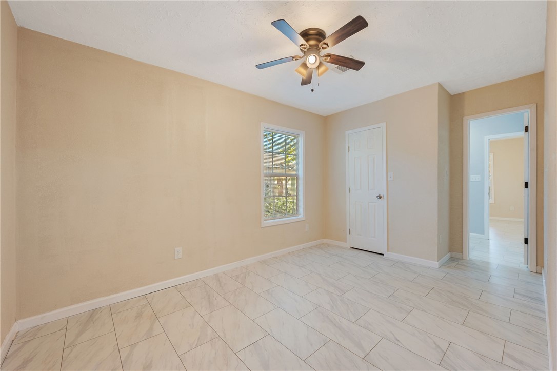 401 East 3rd Street Hearne, TX 77859 - Photo 8 of 25 a view of an empty room with a window