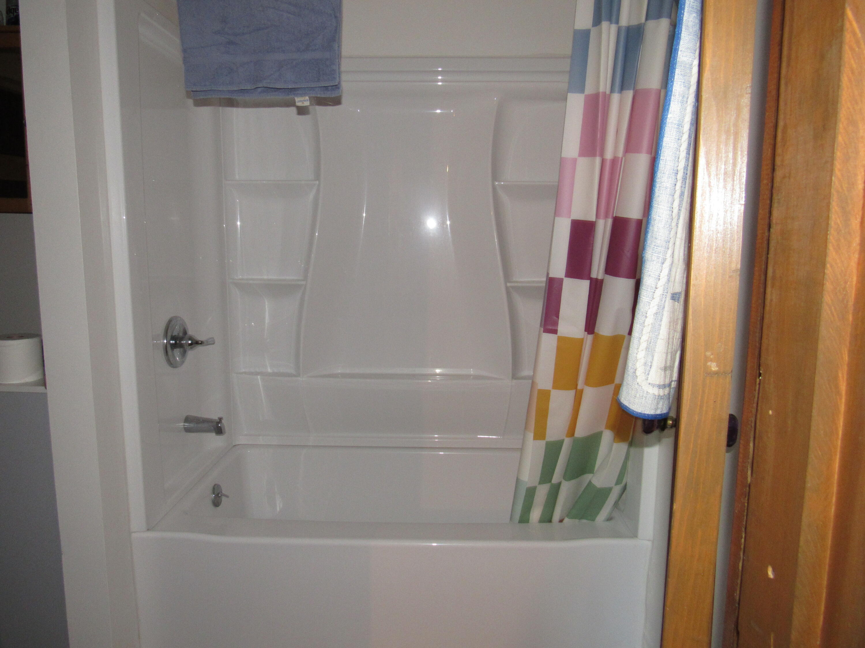 72915 Sun Mountain Road Chiloquin, OR 97624 - Photo 14 of 19 newly installed bath