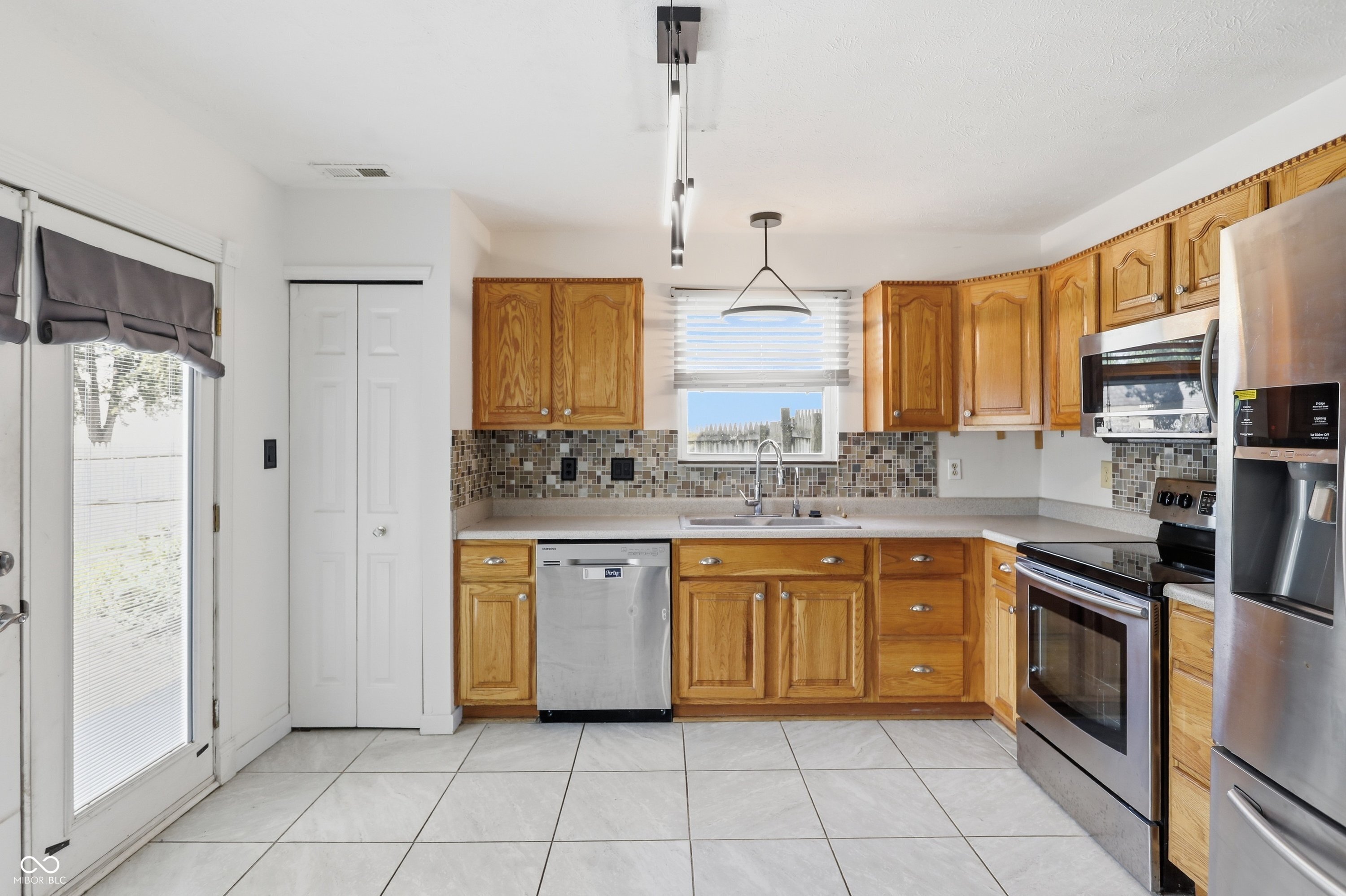 1124 Pebble Court Anderson, IN 46013 - Photo 13 of 32