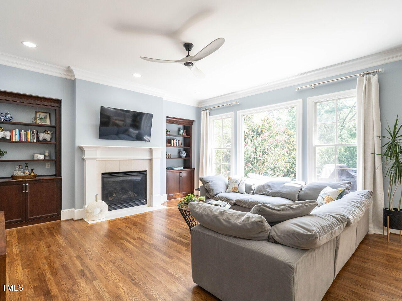 2610 St Marys Street Raleigh, NC 27609 - Photo 15 of 43 014-1280x960-family-room