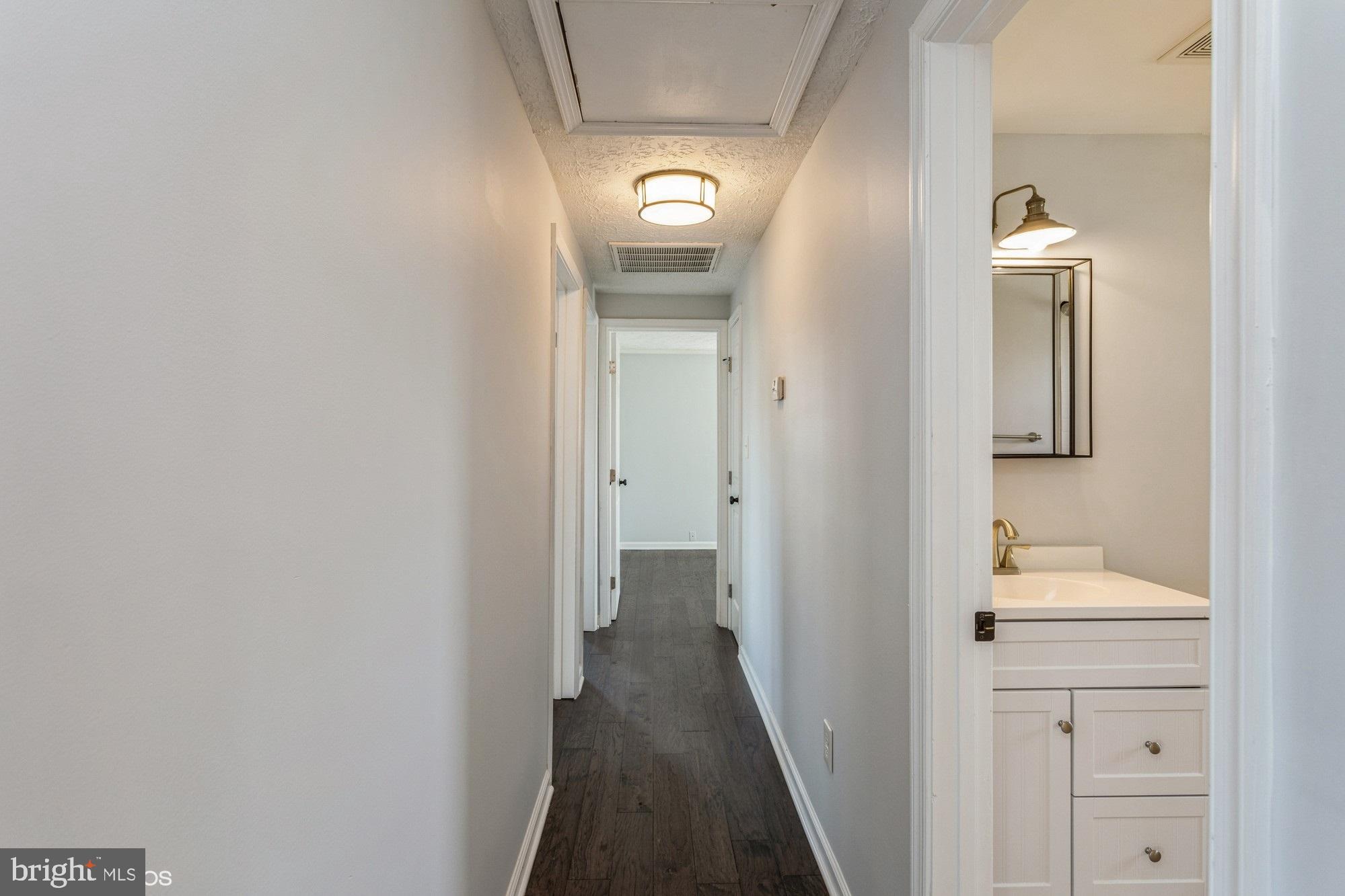 9828 Courthouse Road Spotsylvania, VA 22553 - Photo 22 of 38 Hallway