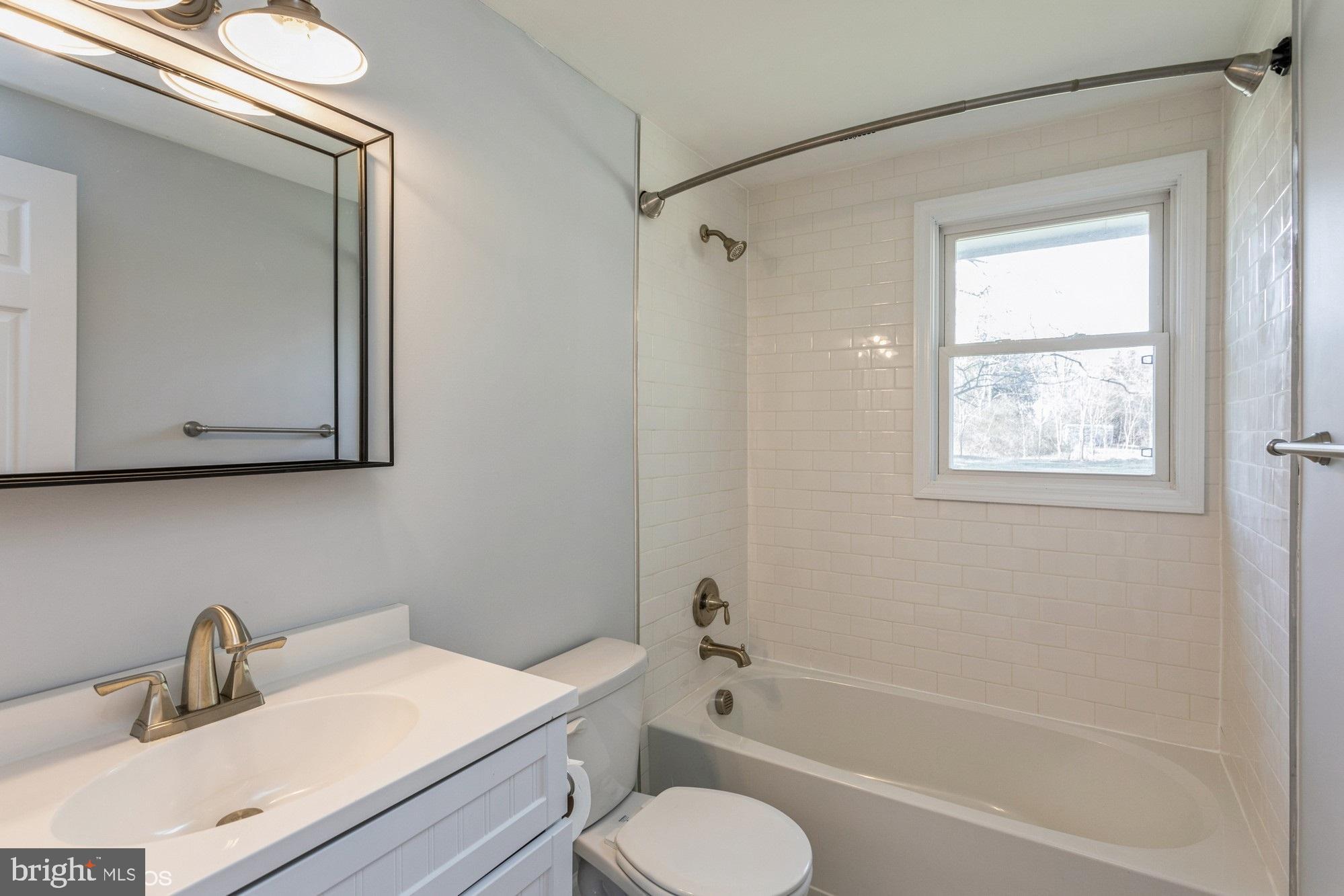 9828 Courthouse Road Spotsylvania, VA 22553 - Photo 23 of 38 Hall bath