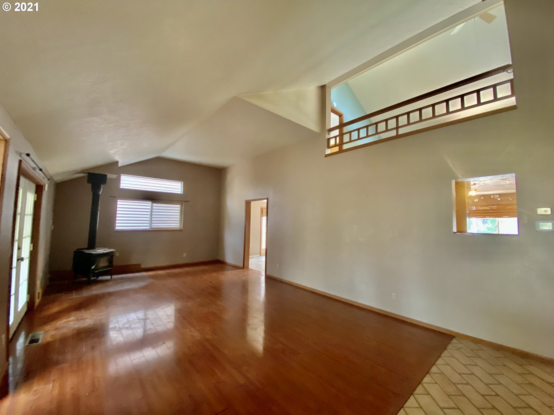 88469 Ridiculous Road Veneta, OR 97487 - Photo 4 of 32 Gallery Image 4