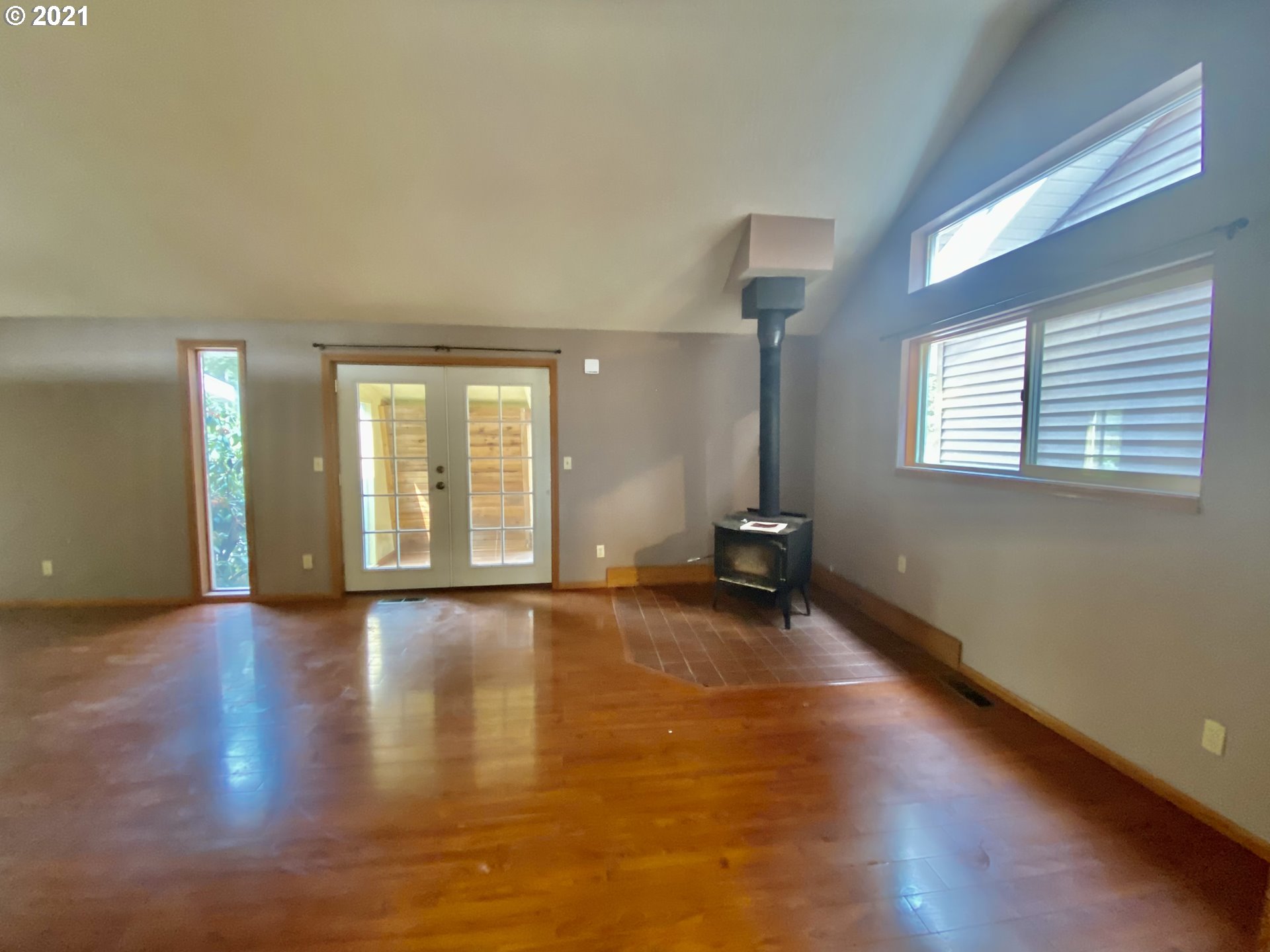 88469 Ridiculous Road Veneta, OR 97487 - Photo 5 of 32 Gallery Image 5