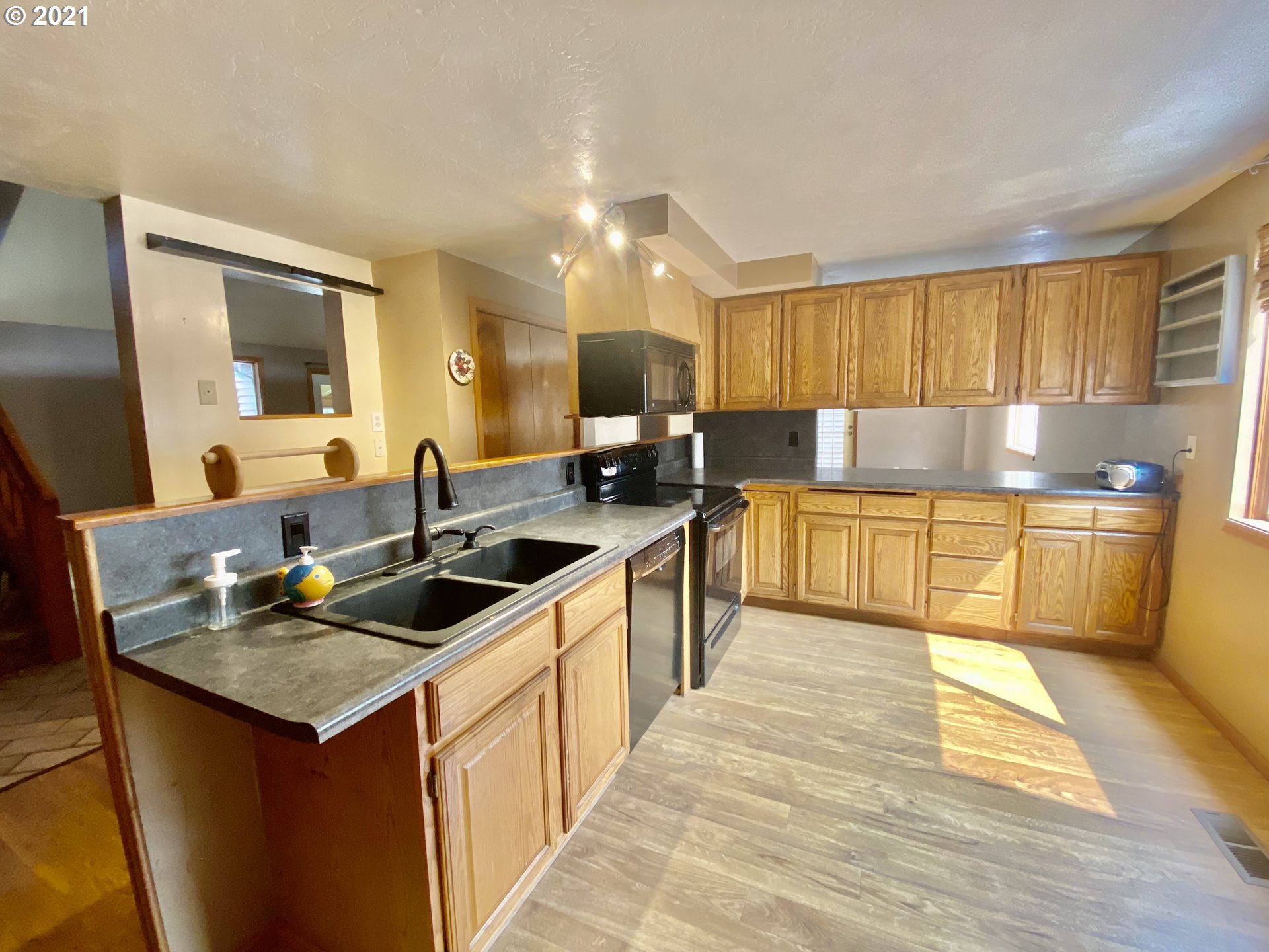 88469 Ridiculous Road Veneta, OR 97487 - Photo 7 of 32 Gallery Image 7