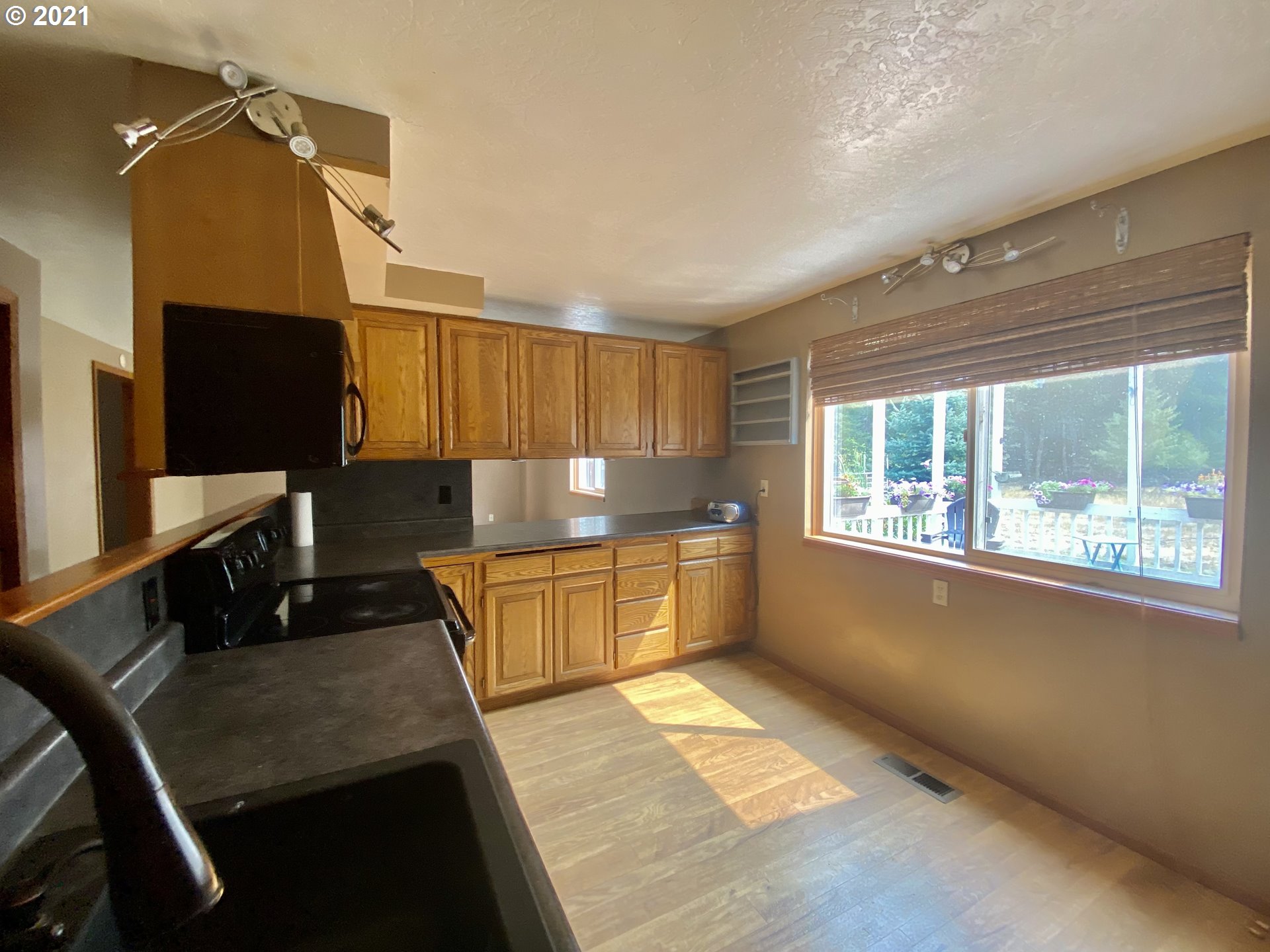 88469 Ridiculous Road Veneta, OR 97487 - Photo 8 of 32 Gallery Image 8