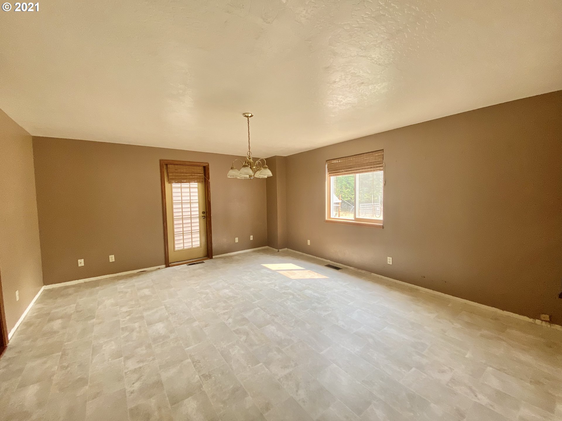 88469 Ridiculous Road Veneta, OR 97487 - Photo 9 of 32 Gallery Image 9