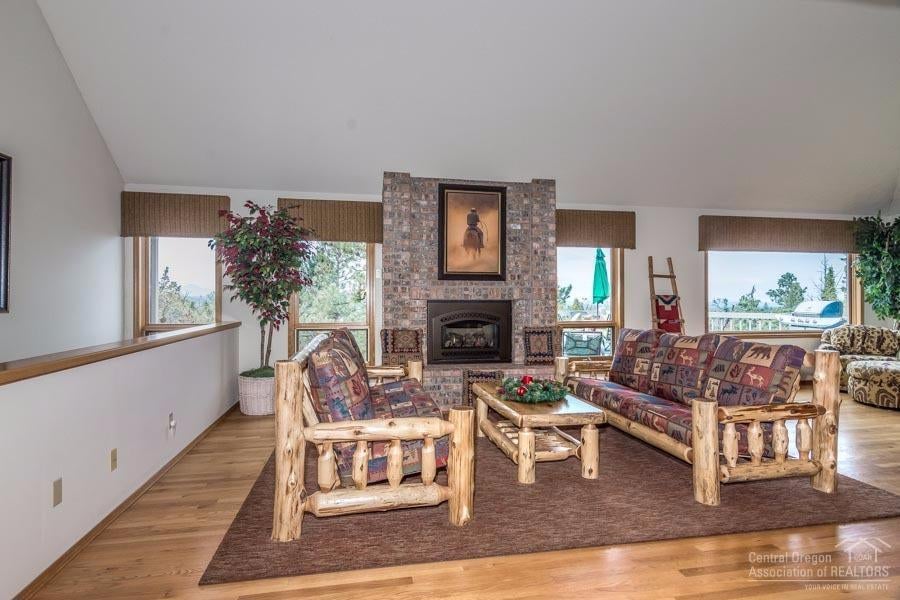 3811 Northwest Summerfield Road Bend, OR 97703 - Photo 4 of 23 Additional Photo