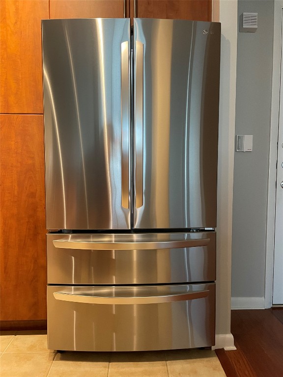 54 Rainey Street, Unit 810 Austin, TX 78701 - Photo 8 of 35 a close view of refrigerator
