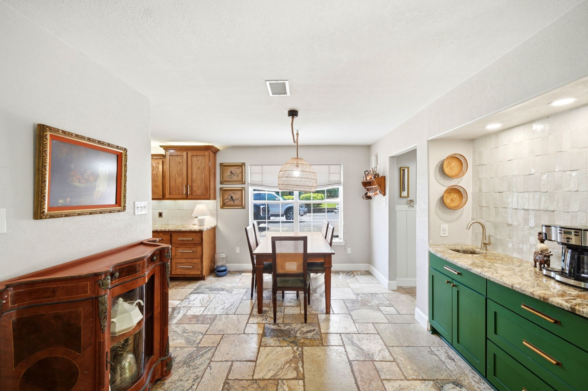 11375 Best Road Beaumont, TX 77713 - Photo 12 of 49 Coffee / wet bar.
