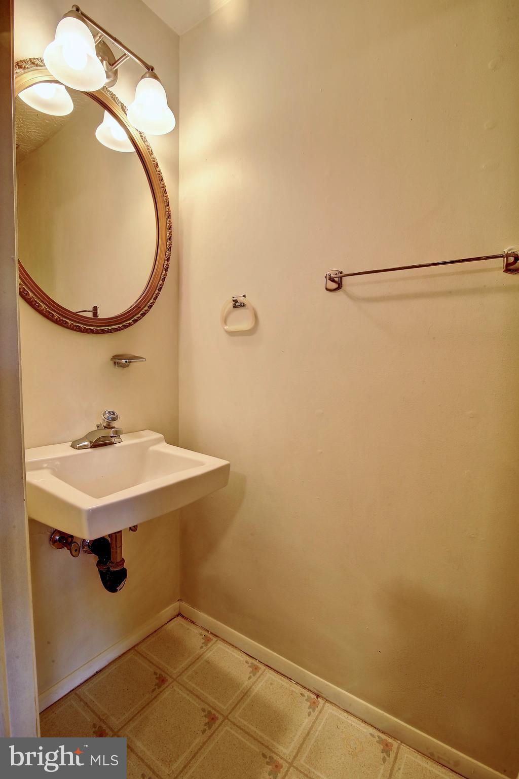 11501 Ivy Bush Court Reston, VA 20191 - Photo 22 of 24 Bath