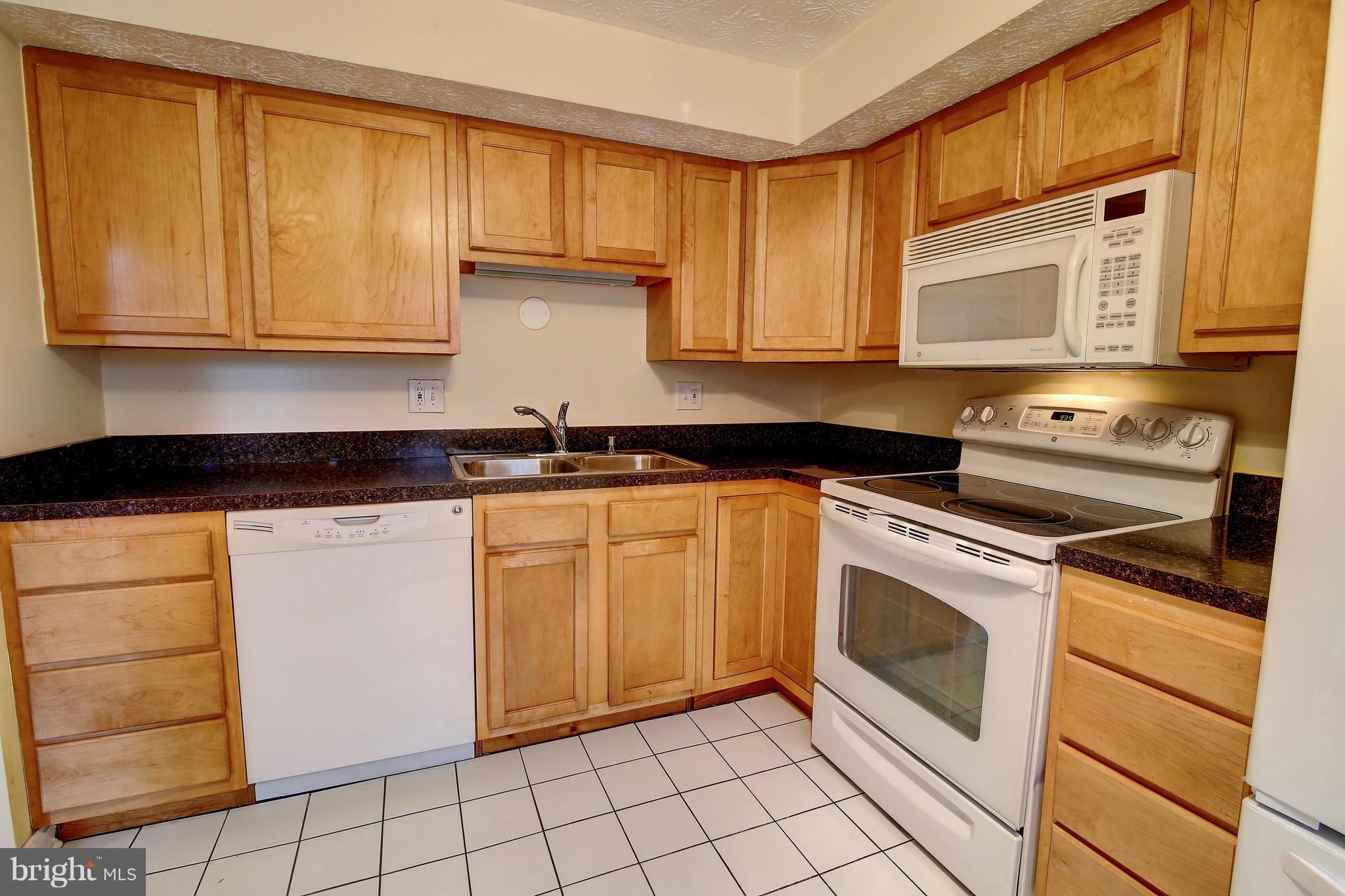 11501 Ivy Bush Court Reston, VA 20191 - Photo 9 of 24 Kitchen