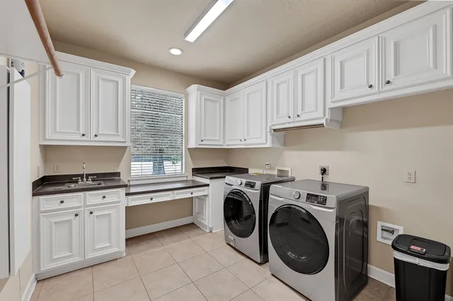 a view of a kitchen with washer and dryer