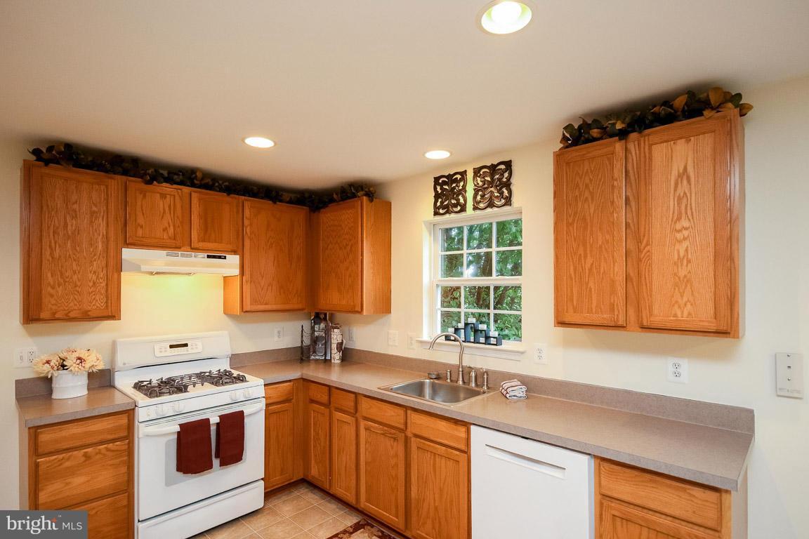 16 Ripley Road Stafford, VA 22556 - Photo 13 of 27 Kitchen