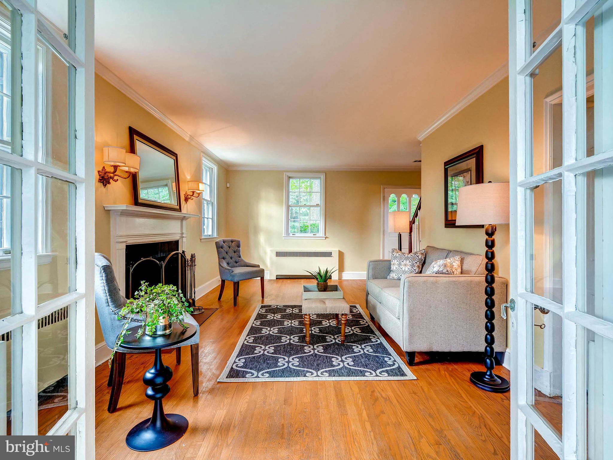 1209 Southview Road Baltimore, MD 21218 - Photo 6 of 30 Living Room