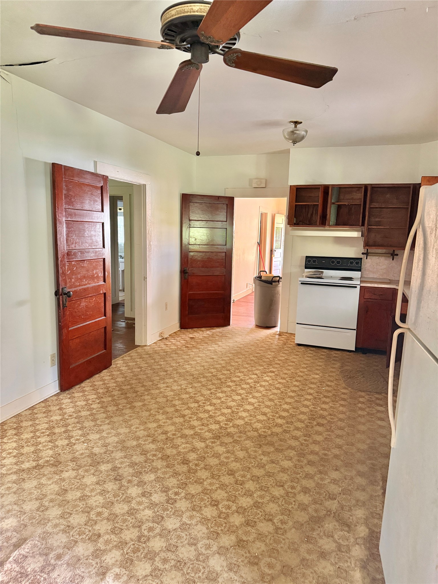 809 West Elder Street Colmesneil, TX 75938 - Photo 6 of 15