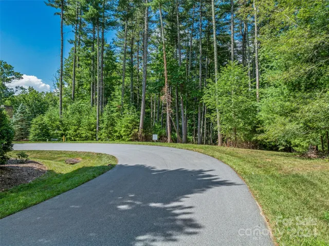 a view of a yard with a house
