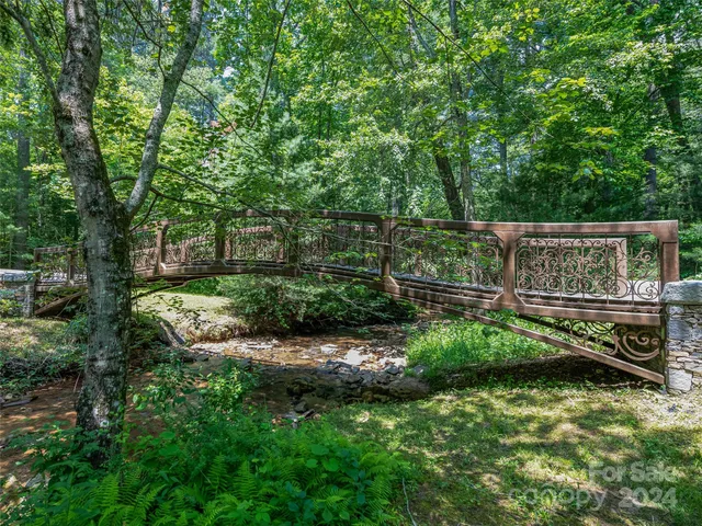 a view of house with backyard and trees