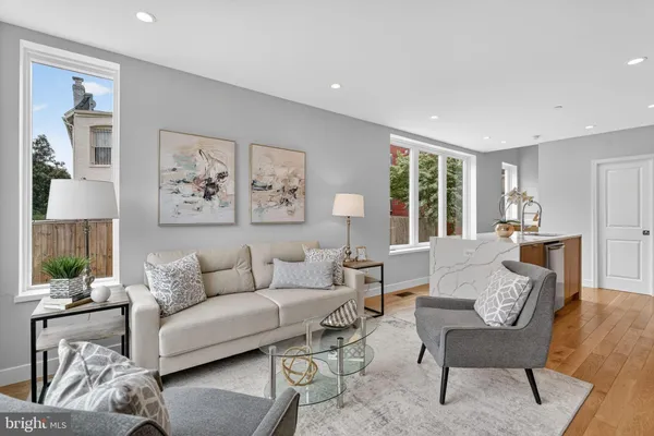$4,990 | 1516 C Street Northeast, Washington, DC 20002