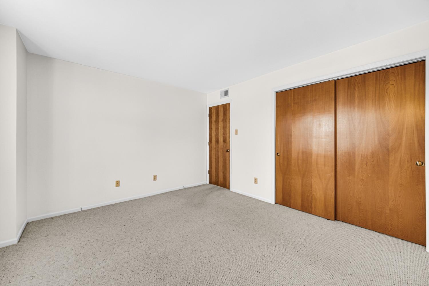 1069 Millpond Road, Unit D Valparaiso, IN 46385 - Photo 12 of 21 1500x1000
