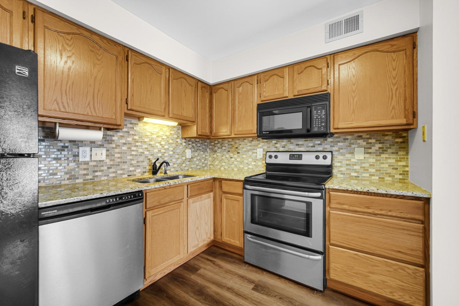 1069 Millpond Road, Unit D Valparaiso, IN 46385 - Photo 5 of 21 1500x1000