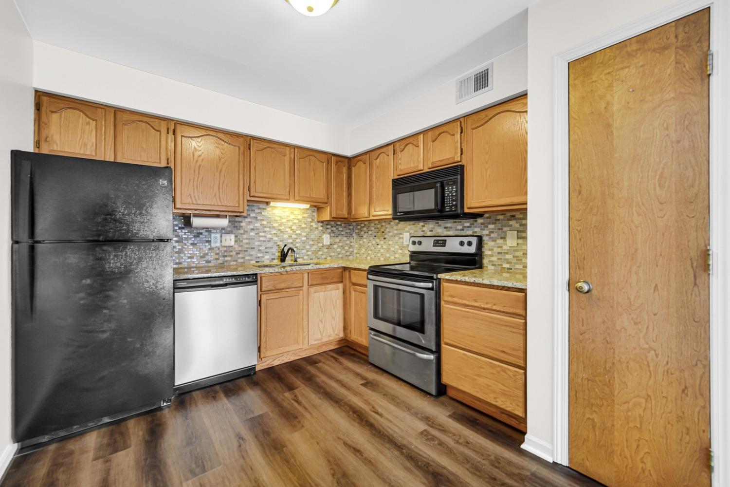 1069 Millpond Road, Unit D Valparaiso, IN 46385 - Photo 6 of 21 1500x1000