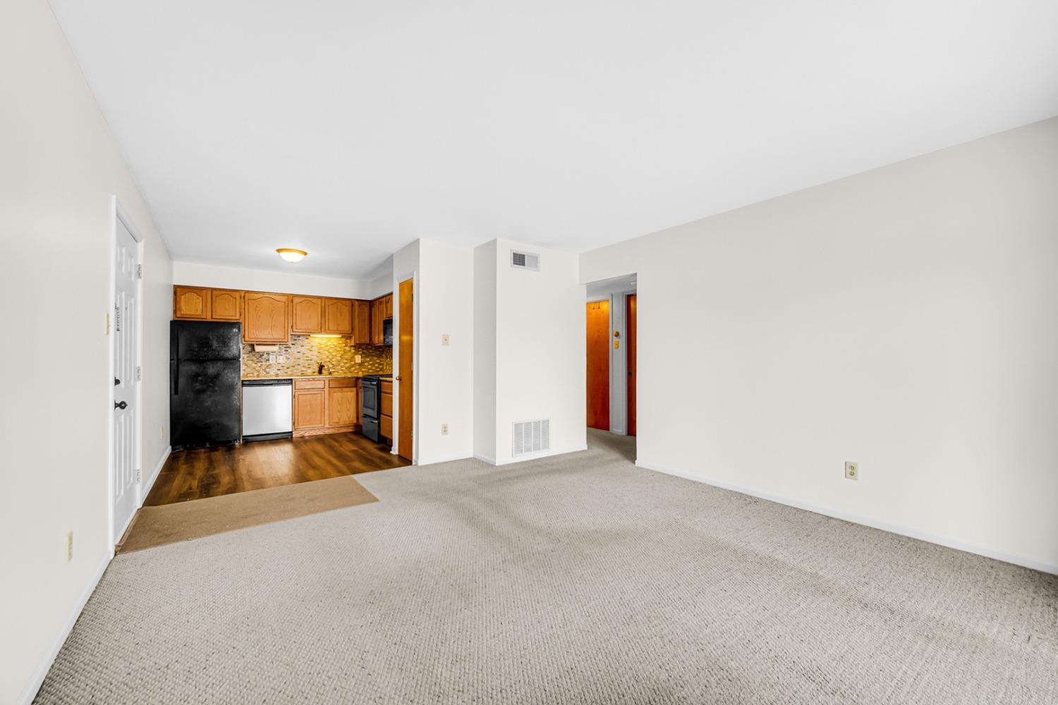1069 Millpond Road, Unit D Valparaiso, IN 46385 - Photo 7 of 21 1500x1000