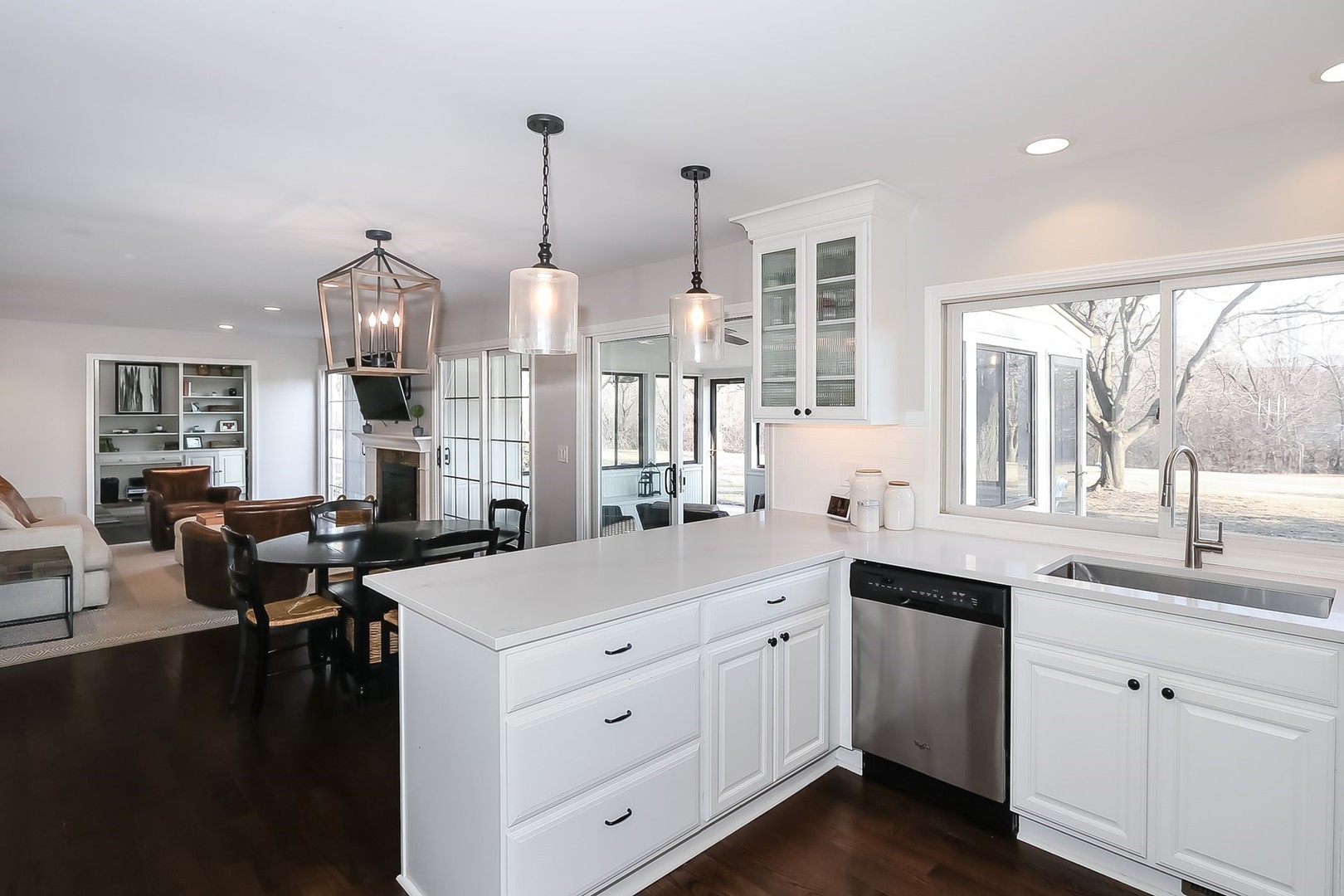 879 Georgetowne Lane Barrington, IL 60010 - Photo 11 of 44 a kitchen with counter top space and breakfast area