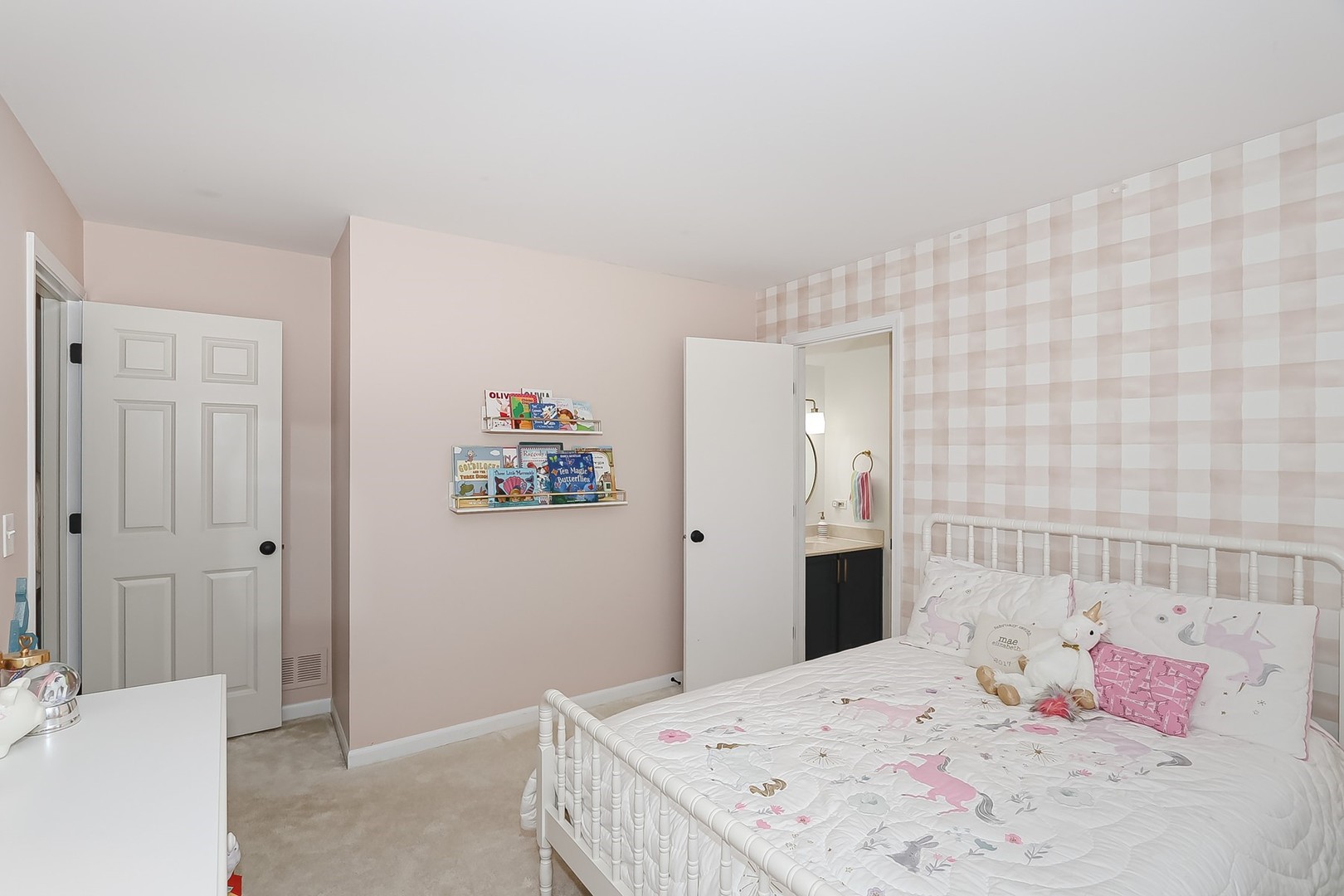 879 Georgetowne Lane Barrington, IL 60010 - Photo 30 of 44 a bedroom with a bed and a couch