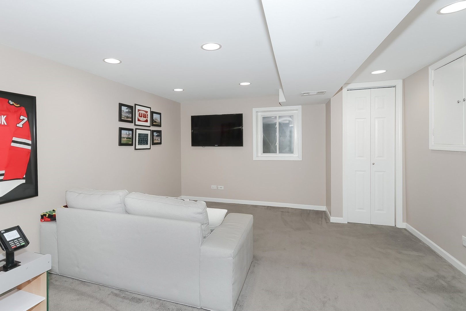 879 Georgetowne Lane Barrington, IL 60010 - Photo 39 of 44 a living room with furniture and a flat screen tv