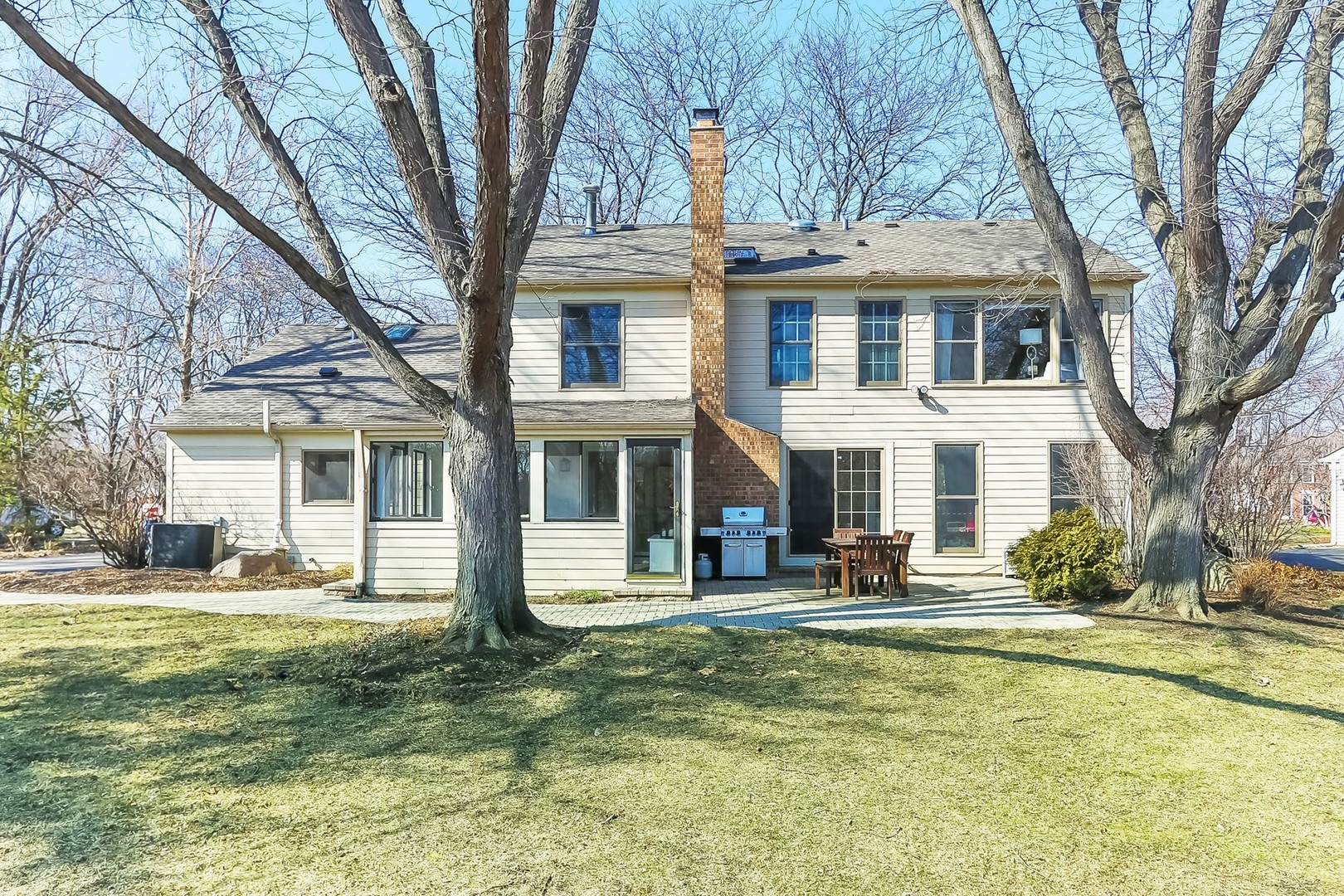 879 Georgetowne Lane Barrington, IL 60010 - Photo 41 of 44 a front view of a building with a yard