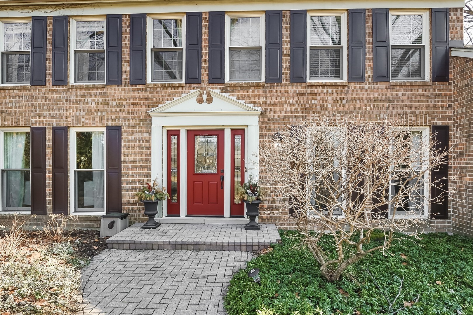 879 Georgetowne Lane Barrington, IL 60010 - Photo 42 of 44 front view of a brick building