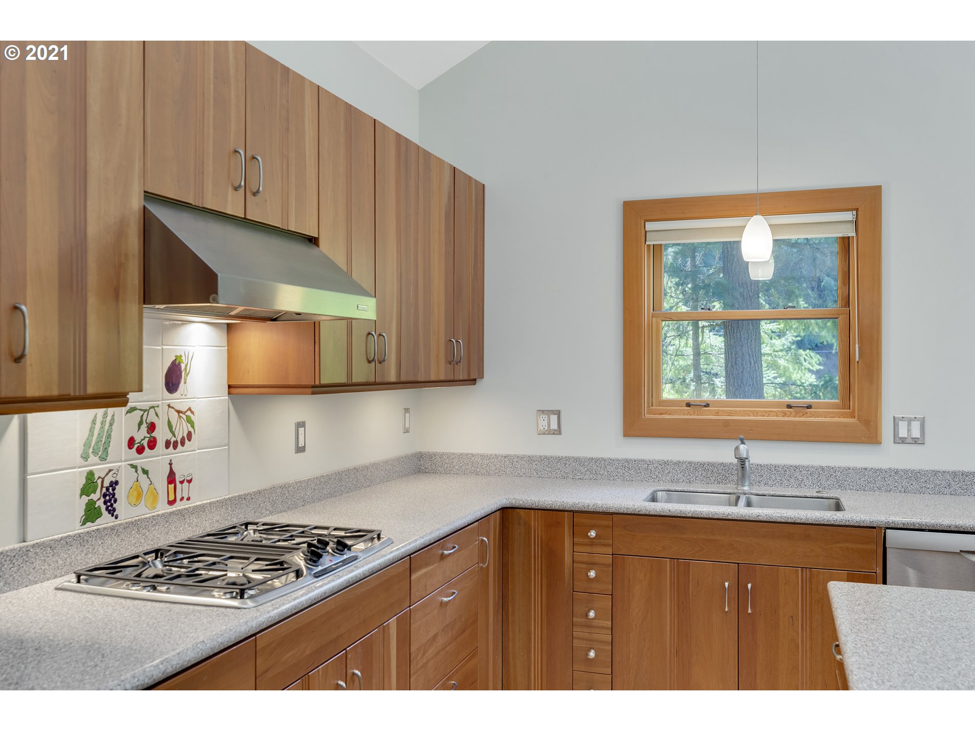 600 Highline Road Hood River, OR 97031 - Photo 17 of 32