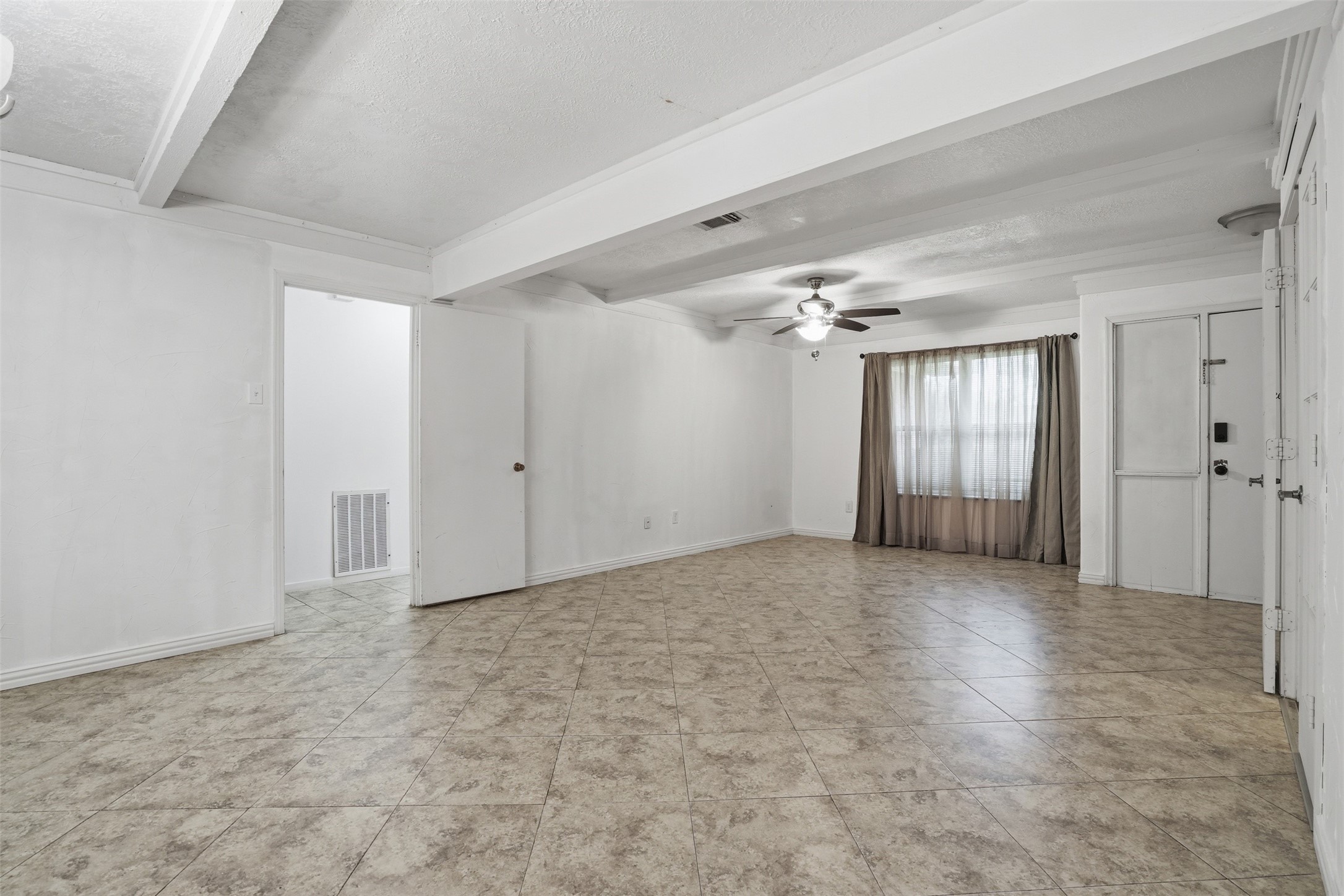 2605 Burke Road Pasadena, TX 77502 - Photo 9 of 29 a view of an empty room