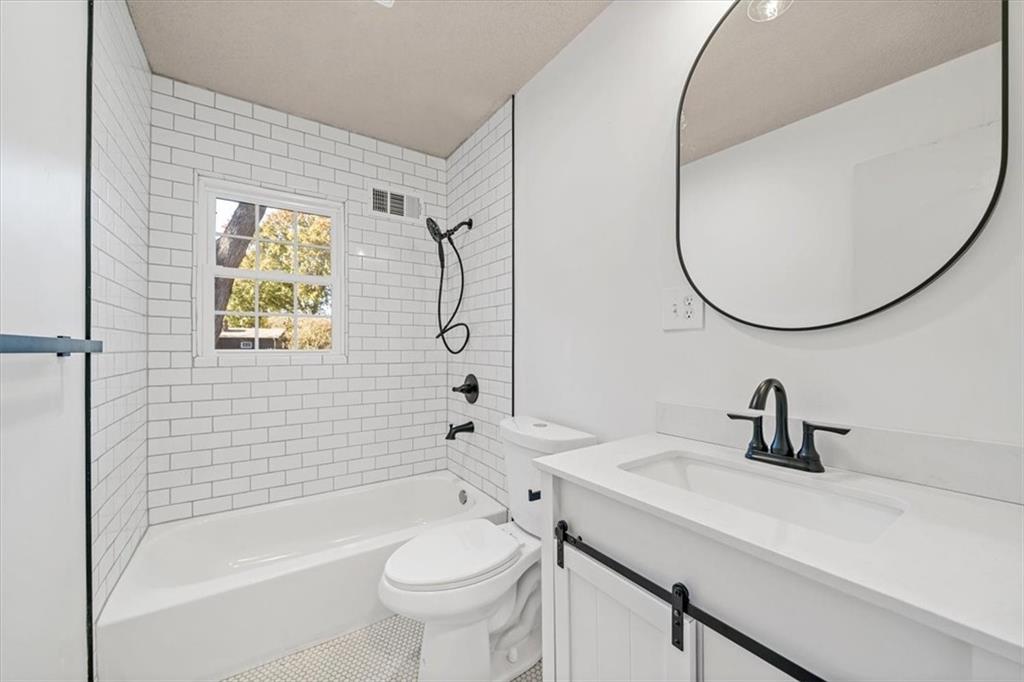 313 South Walker Street Olathe, KS 66061 - Photo 16 of 33