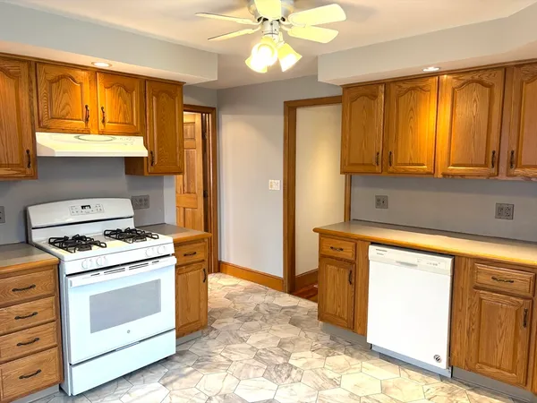 $2,850 | 55 Port Norfolk Street, Unit 3, Boston, MA 02122