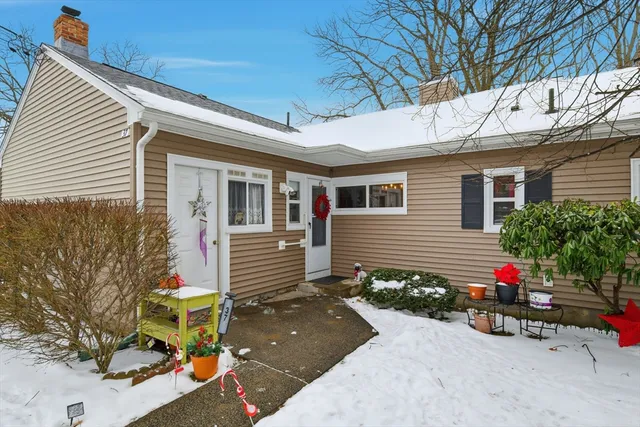 $240,000 | 37 Greenwood Terrace, Unit 37, Chicopee, MA 01022