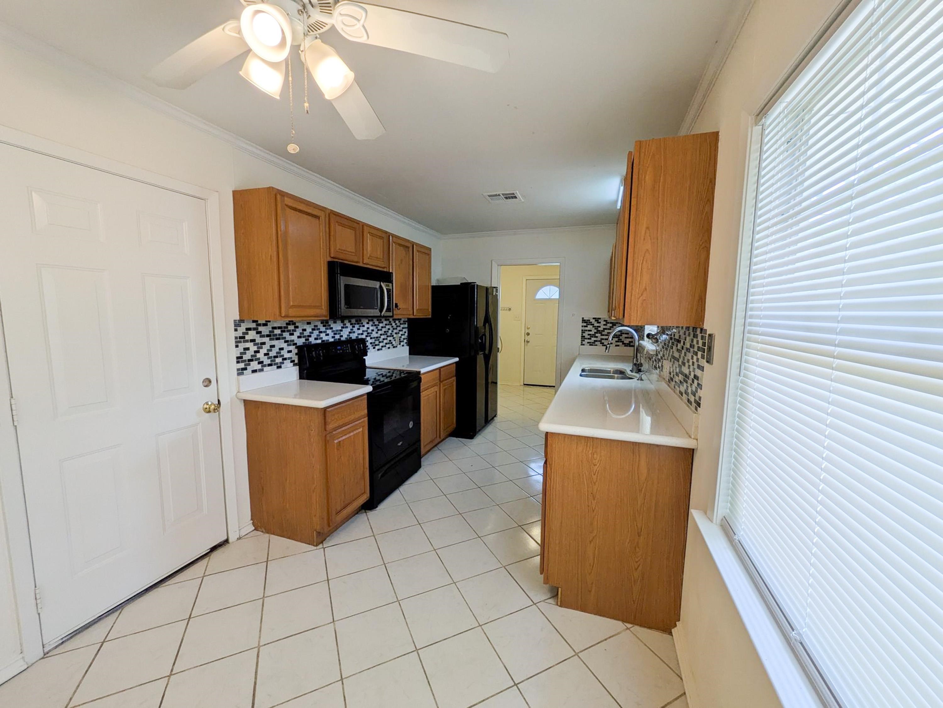 5040 Raleigh Drive Beaumont, TX 77706 - Photo 7 of 22