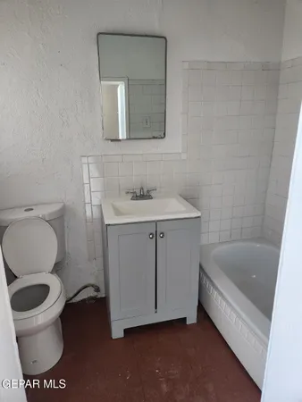 a view of empty room with windows