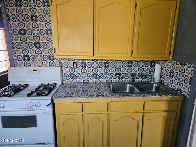 a view of utility room