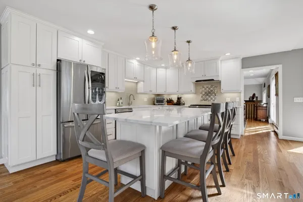 $1,095,000 | 2 Davis Road, Woodbridge, CT 06525